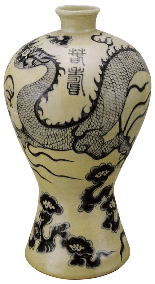 p>明朝是中国陶瓷史上一个重要发展阶段,而景德镇瓷器产品占据了全国